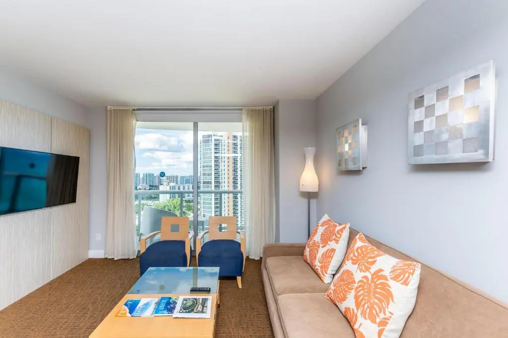 Marenas Resort Sunny Isles 25 Floor Ocean view 1/1
