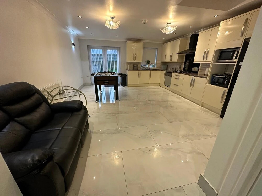 Comfortable and Stylish 3BD House in Luton