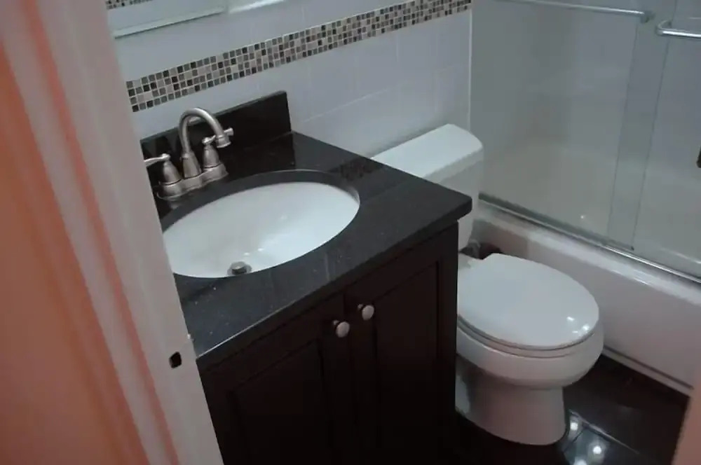 Midtown East 1BR with Private Balcony DR 26