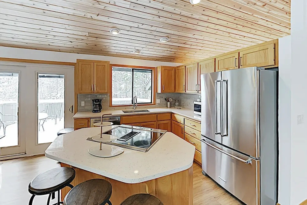 New Listing! Quiet W/ Hot Tub & Sharc Passes 3 Bedroom Home