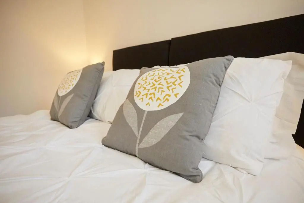 Spire View - 1 Bedroom, sleeps 4, parking Wifi
