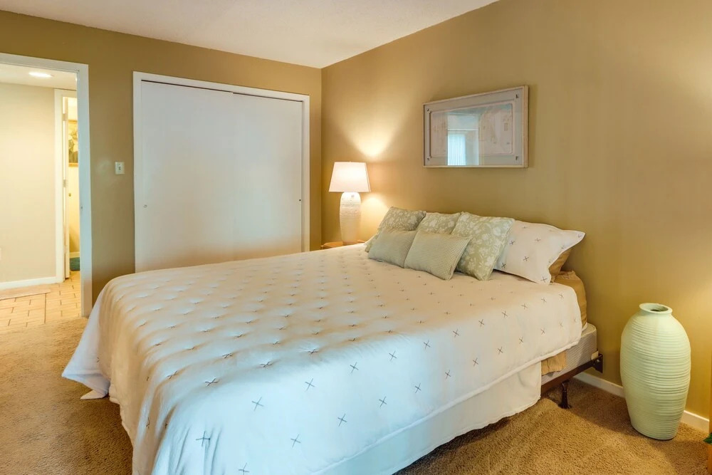 Lake Ozark Vacation Rental w/ Lanai, 1 Mi to Water