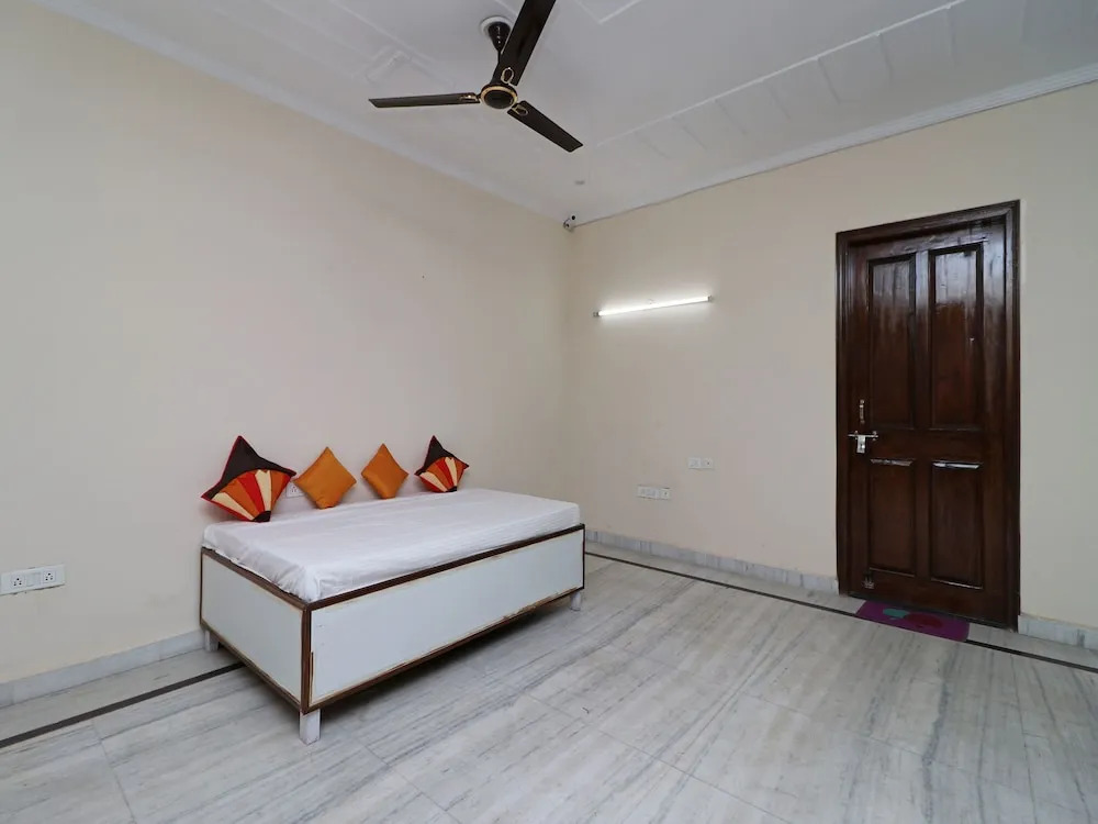 OYO 10669 Hotel Comfort Stay Inn