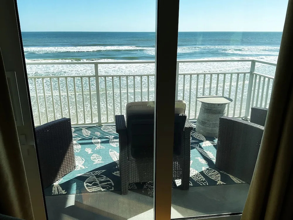 Oceanfront 2 bed 2 Bath Condo New Smyrna Beach