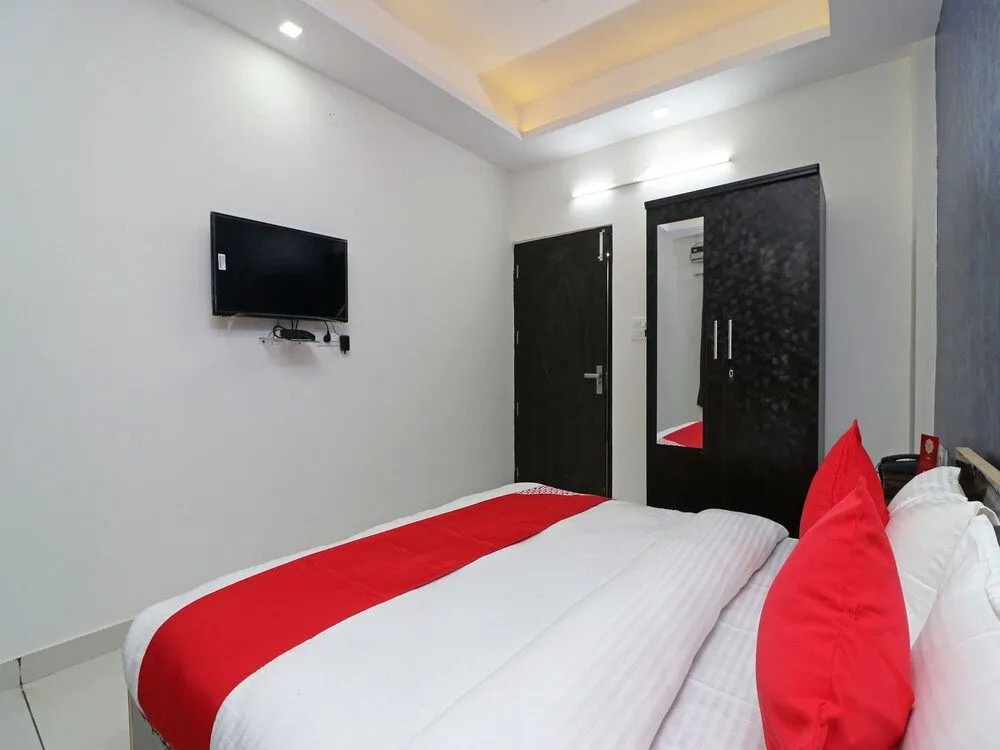 OYO 22605 Hotel Redstone