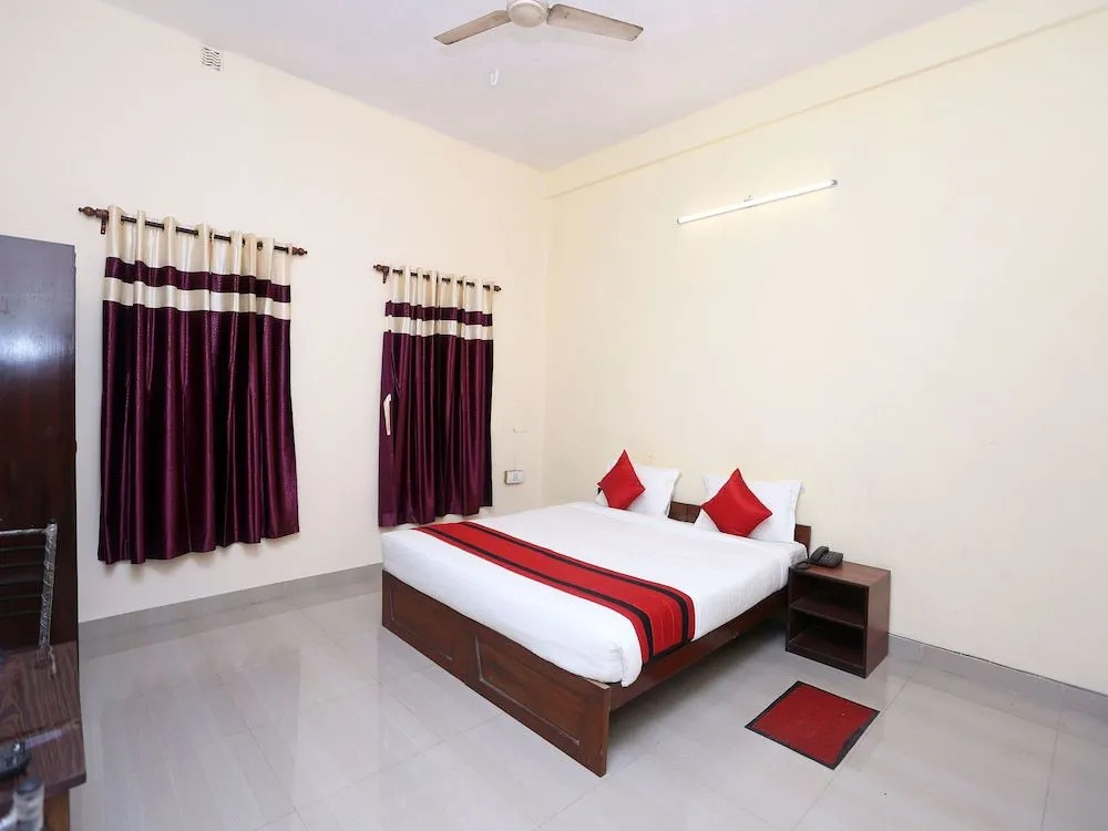 OYO 9001 Hotel East West