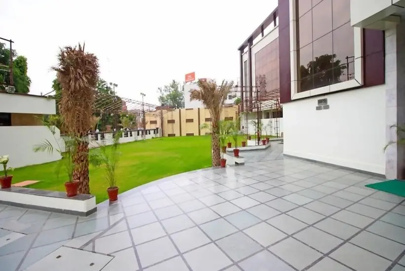 Hotel Opal Courtyard
