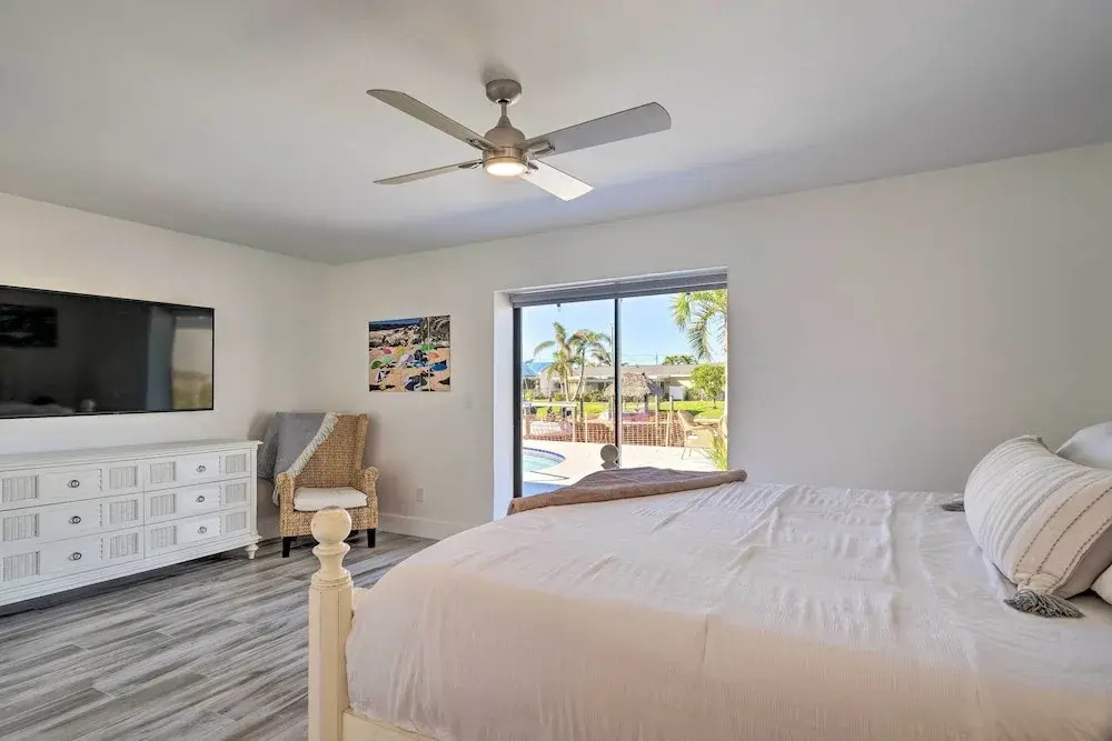 Swim, Fish & Boat: Beachy Home in Cape Coral!