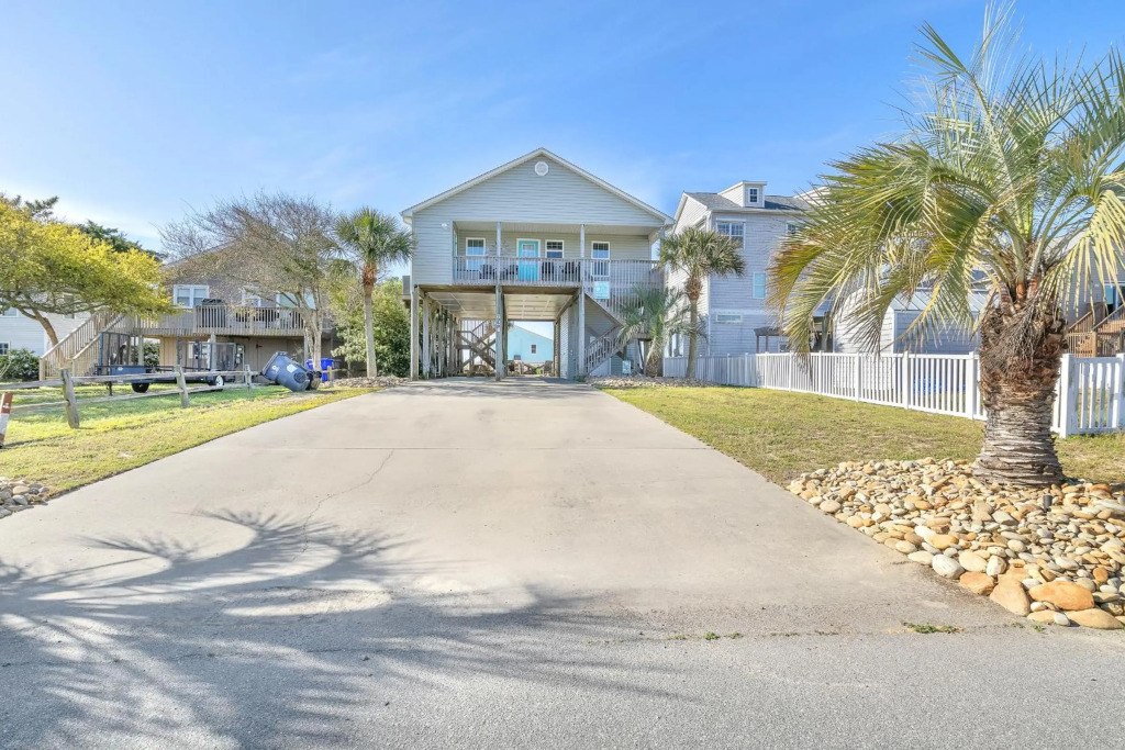 Sherrys Paradise by Oak Island Accommodations
