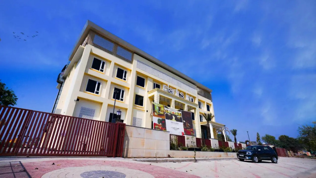 Clarks Inn Aligarh