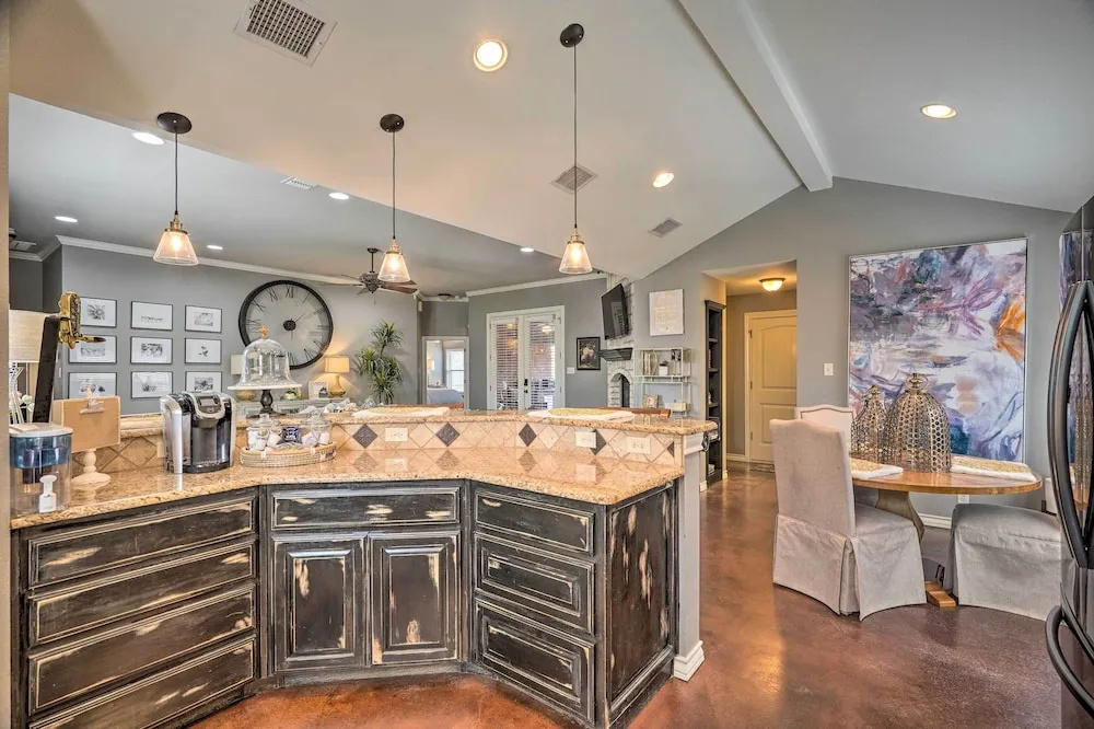 Luxe Midland Retreat w/ Patio, Grill & Yard!