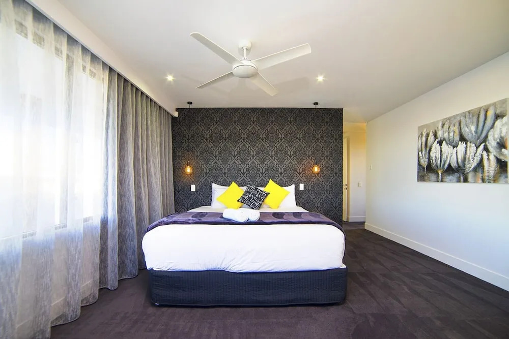 The Pinnacle @ Hope Island Resort