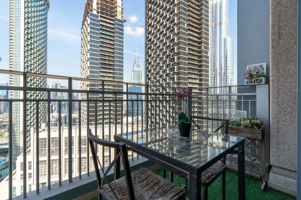 1BR Apt Top Floor Burj Sea Views Downtown