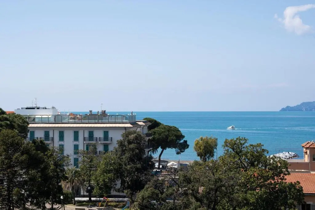 025 - Casa Panoramica in centro, 90metri SPIAGGIA VISTA MARE con TERRAZZO Vista Portofino