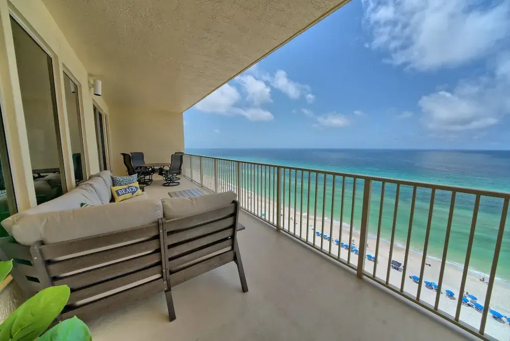 Pleasant Oceanfront Condo with Large Balcony and Beach Access - Unit 1605 by RedAwning