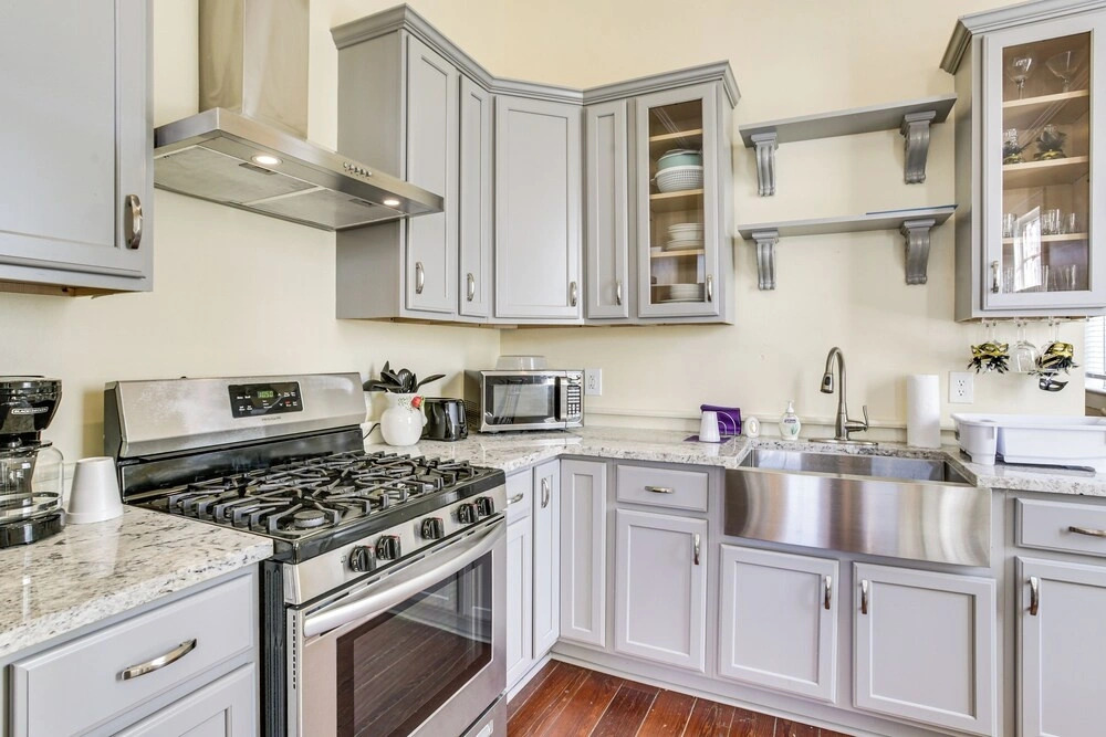 Walk to River & Nola Ferry: Algiers Point Home