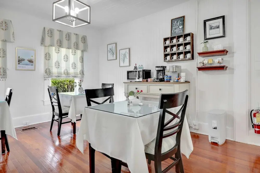 Hibiscus House Bed Breakfast Seashell Room