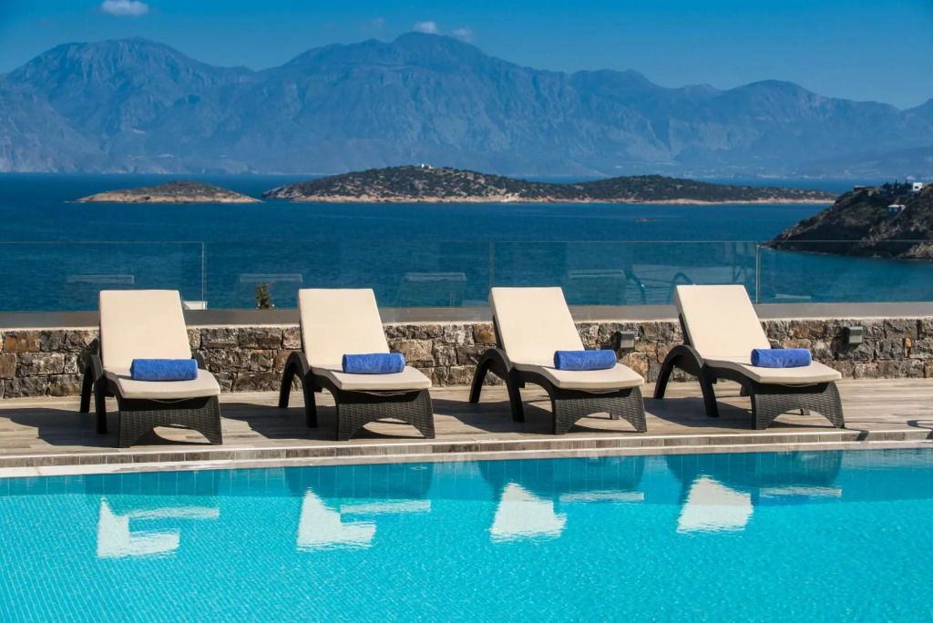 Villa Bellelen with a heated pool