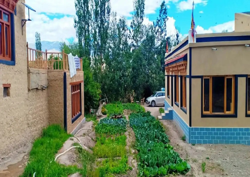 TIH Chomal Huts