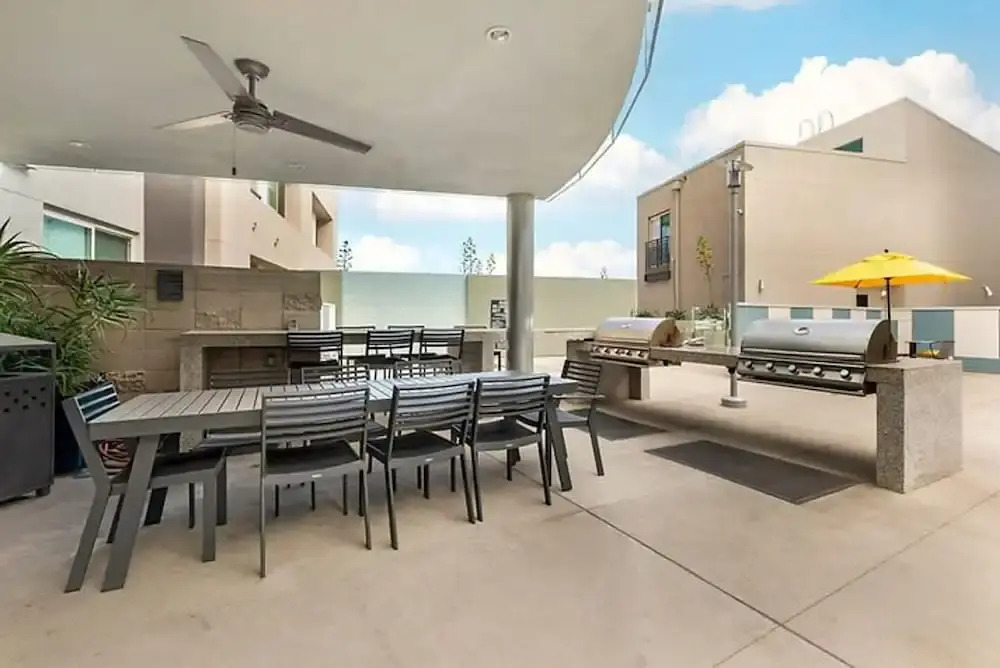Stylish Retreat W Pool GYM Parking 10min to Cedars