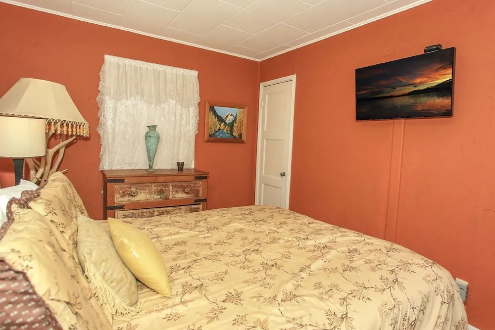 A Sweet Pine Cabin -  3Br/1BA/WiFi/Roku/Netflix