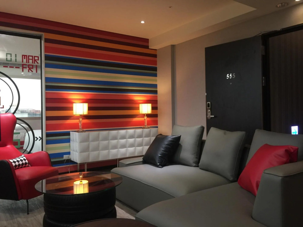 Holiday Garden Hotel SKM Park