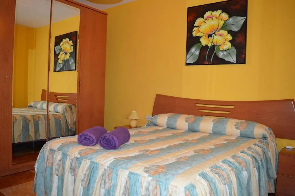 Vista Cunit es una gran casa con piscina, barbacoa