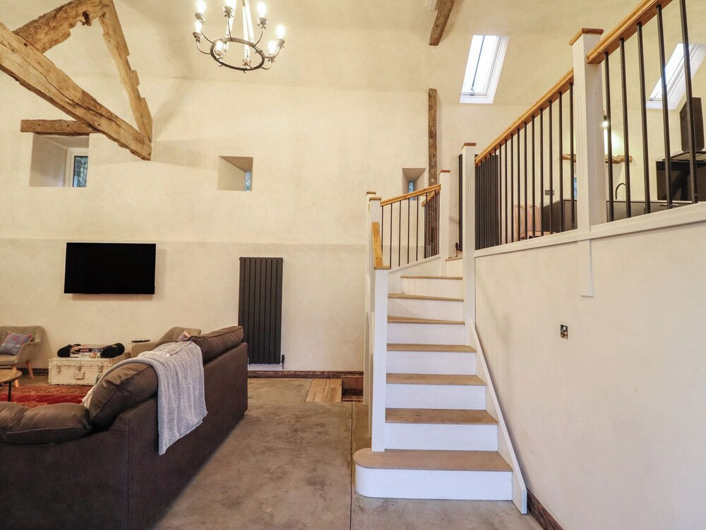 Godre'r Gyrn, Plas Moelfre Hall Barns