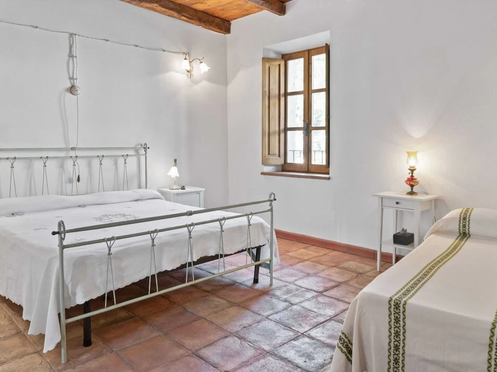 Tuscan Haven- Spacious Home