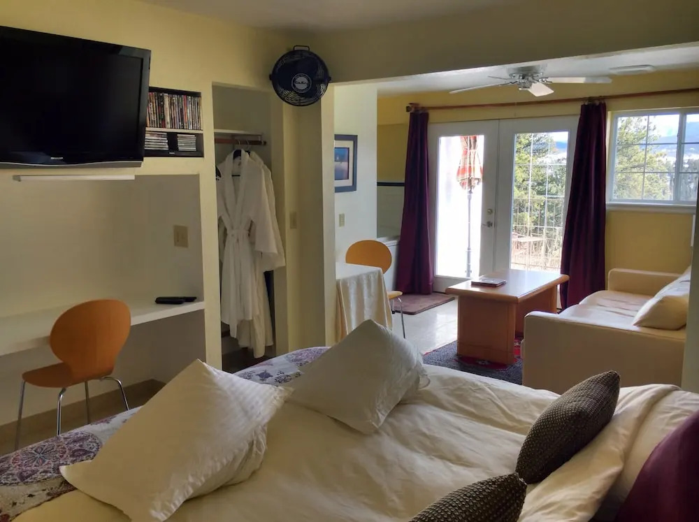 Pikes Peak Paradise Bed and Breakfast
