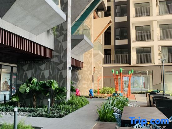 Tayastay - 1 bedroom apt at The Emerald Golf View - Pool, Gym, Near Aeon Mall and VSIP