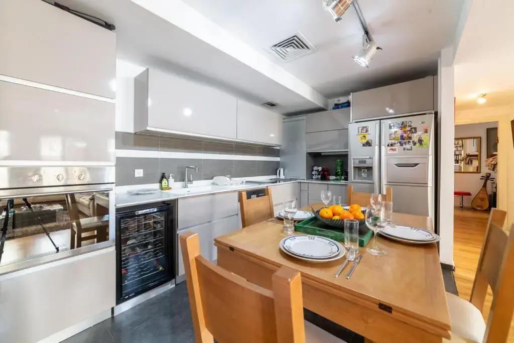 Amazing 1BR Penthouse with terrasse near Neve tzedek