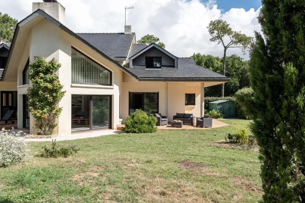 Charmante maison moderne avec grand jardin