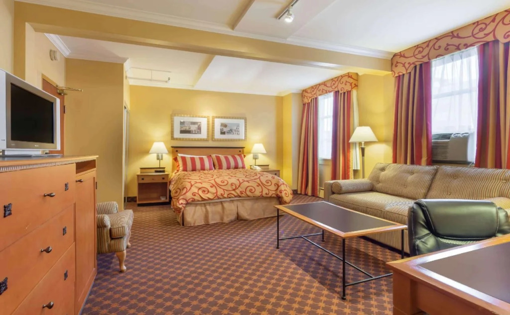 Howard Johnson Hotel by Wyndham Vancouver Downtown