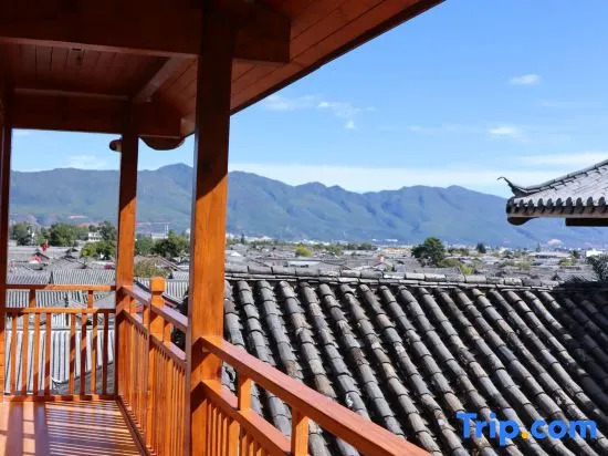 Panoramic View of Snow Mountain in Shanye Rizhao Jinshan (Lijiang Ancient City Branch)