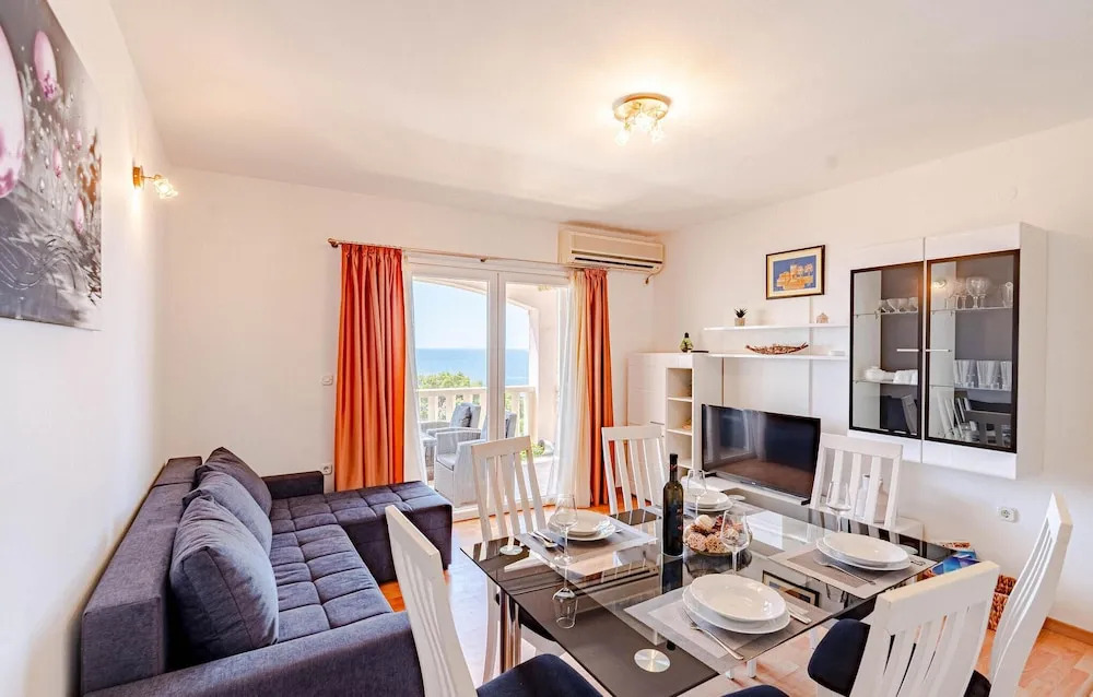 Beautiful Home in Prizba With Wifi, 2 Bedrooms and Outdoor Swimming Pool