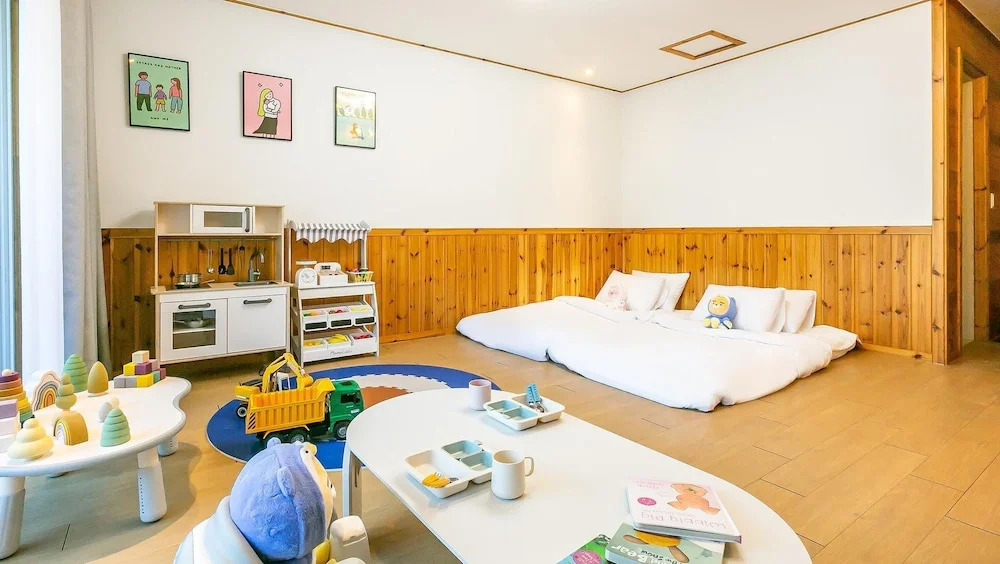 Yeosu Hi Mom Kids Family Pension Black