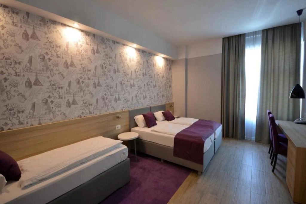 Hotel Emonec
