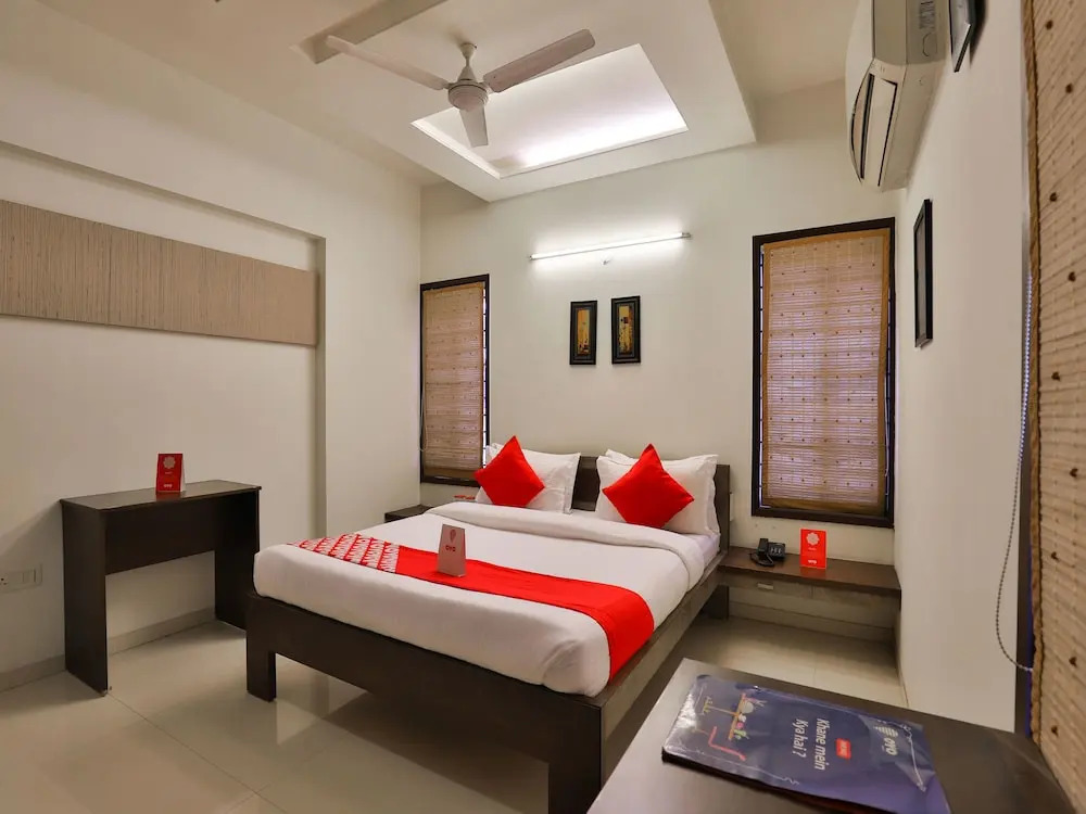 OYO 15508 Shreeji Sangeet Apartments