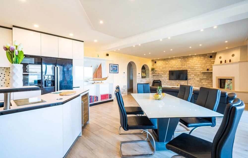Awesome Home In Cavtat With Wifi