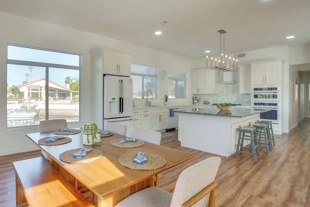 Pool + Lakefront: Upscale Glendale Getaway