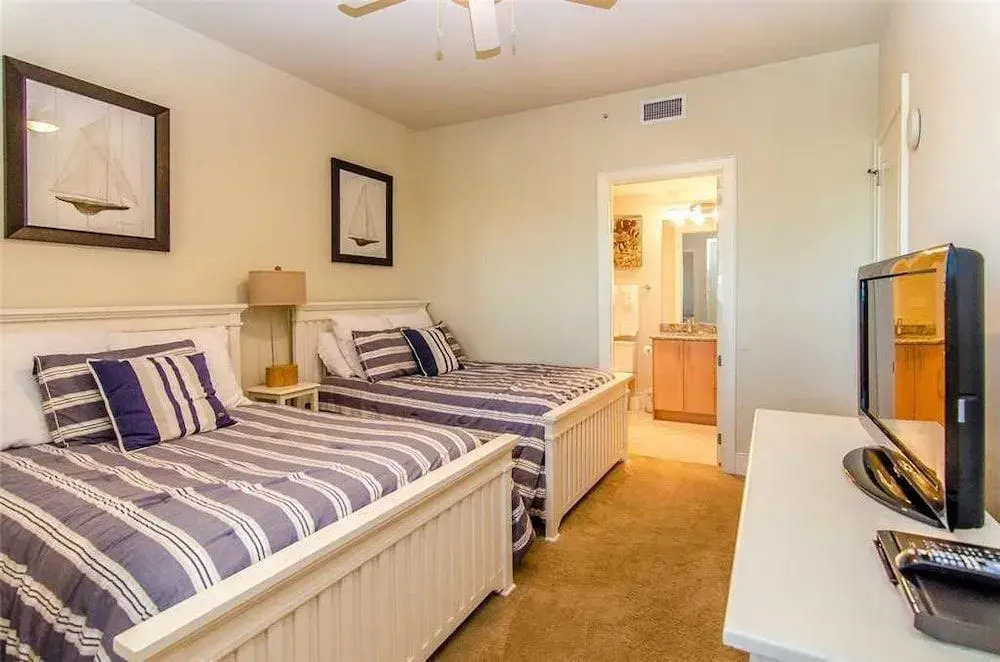Turquoise Place 2405C - 3 Br condo by RedAwning