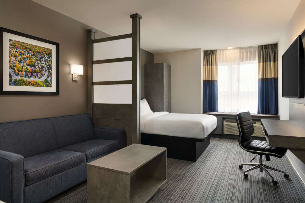 Microtel Inn & Suites by Wyndham Boisbriand