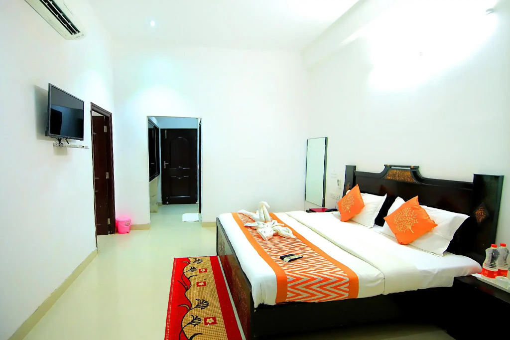 Rang Bhawan Inn- A Lake View Hotel