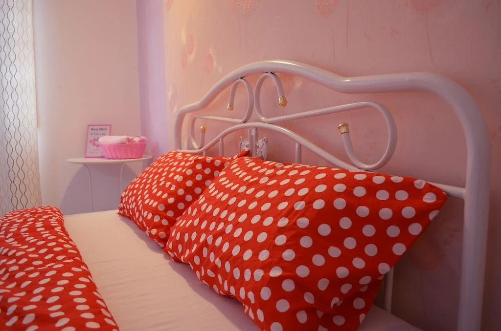 Manis-Manis Pink Lady Cottage
