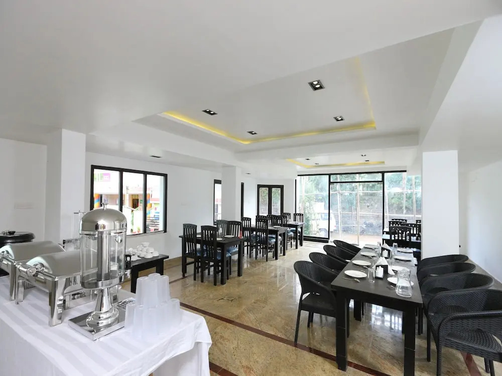 OYO 13838 Ramana Holiday Inn