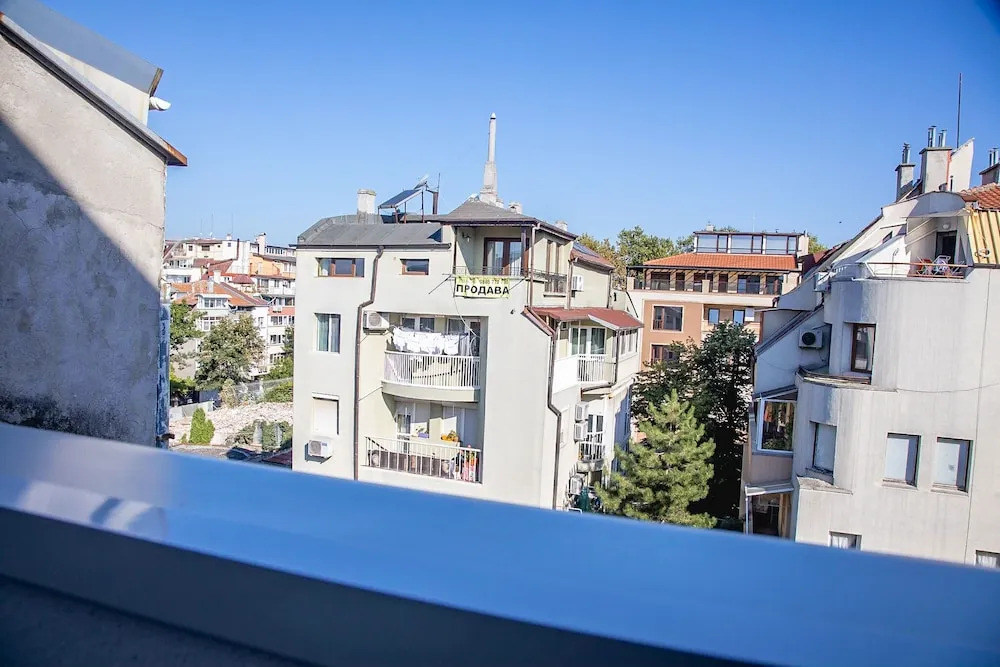 FM Premium 1-BDR Apartment - Colorful Central