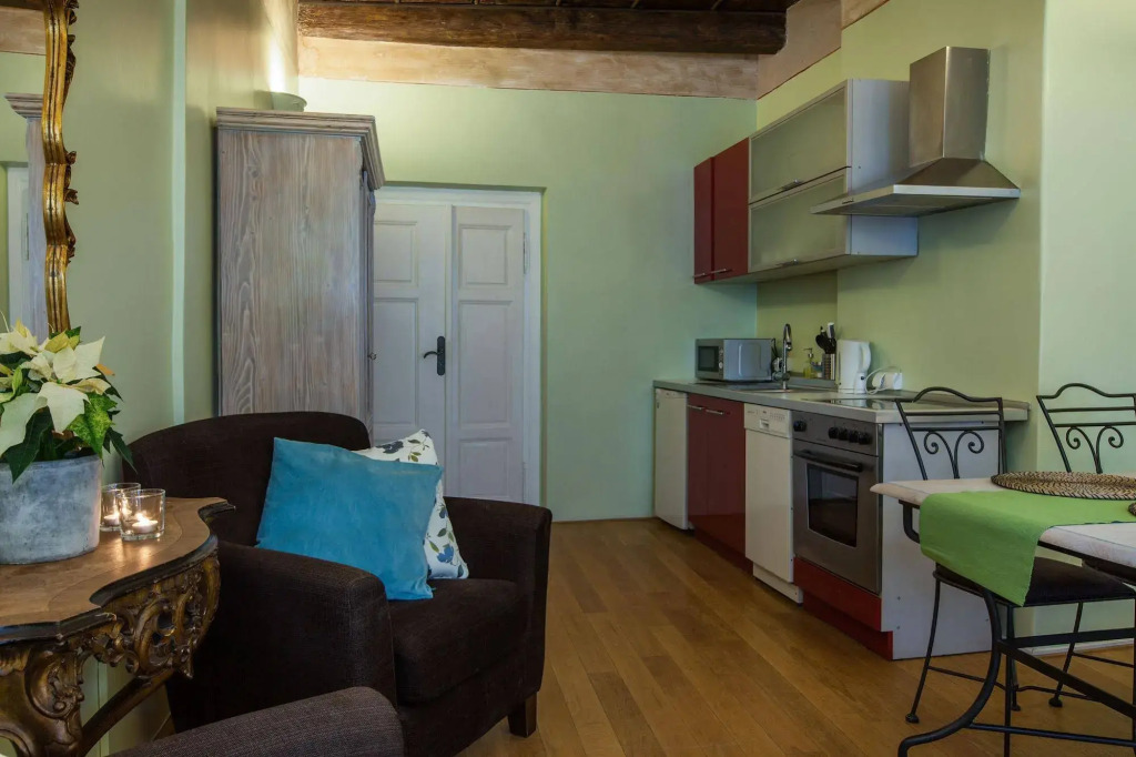 Black Star Suites