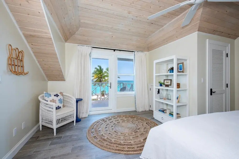 Cricket Beach House-luxurious Beachfront House 5 Bedroom Home