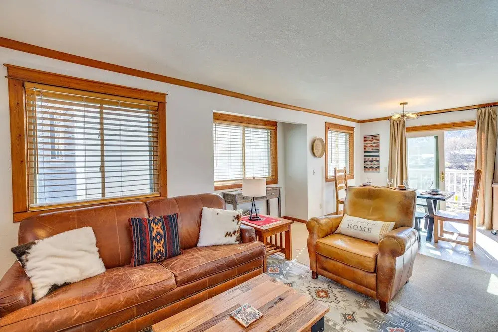 Spacious Ouray Townhome - Walk to Hot Springs!